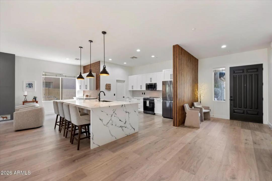 Real Estate Picture 3