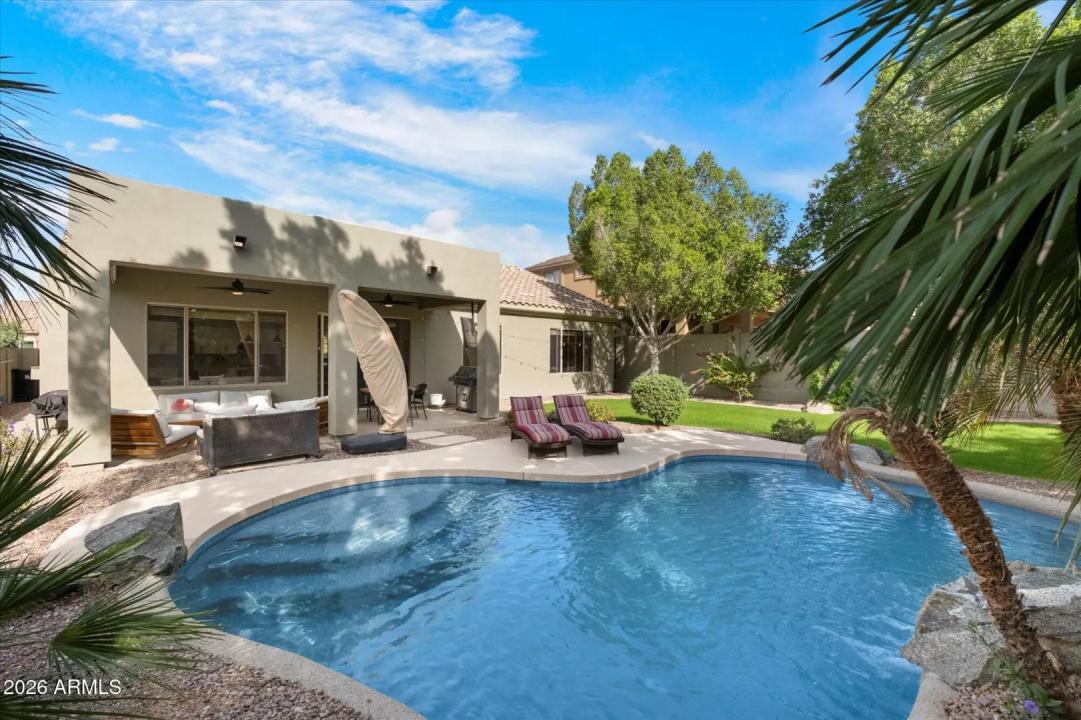 Real Estate Picture 7