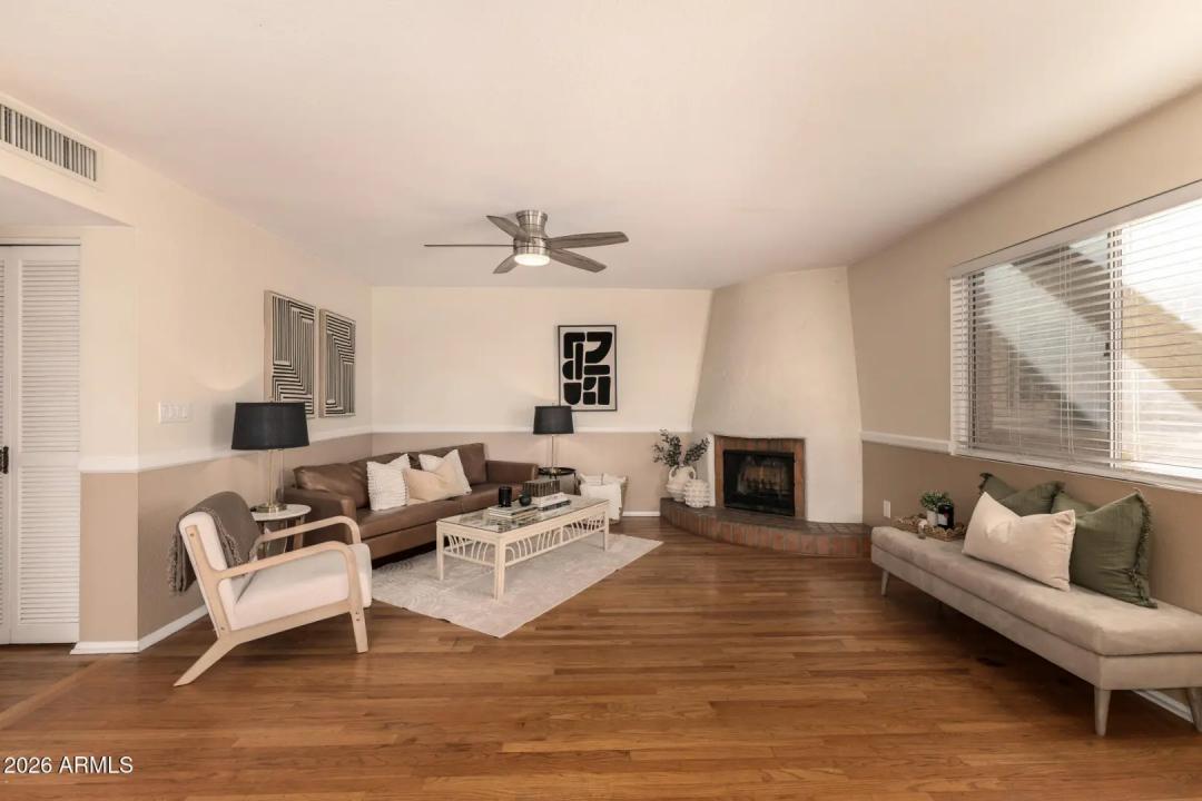 Real Estate Picture 3