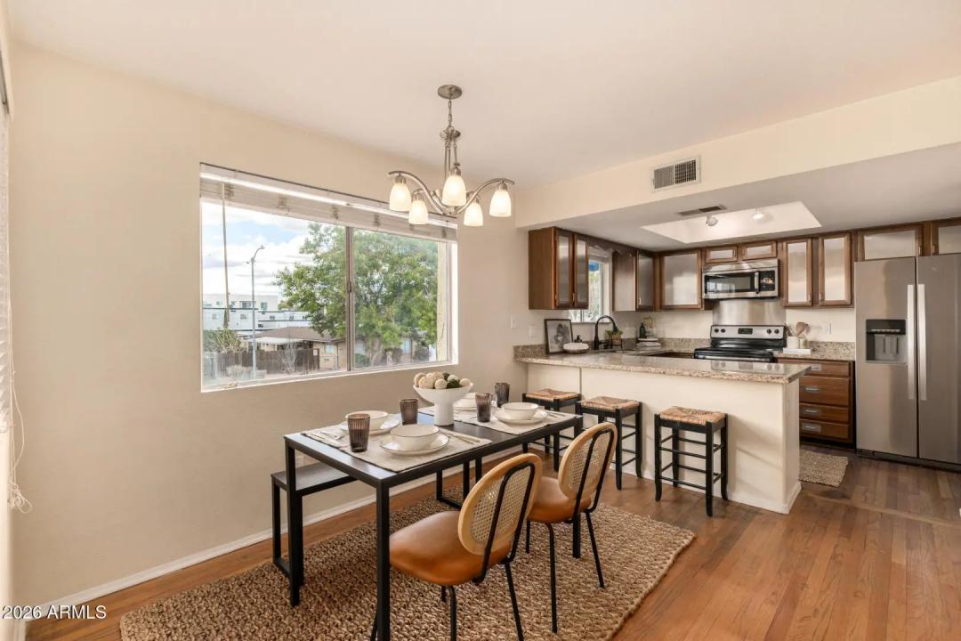 Real Estate Picture 5