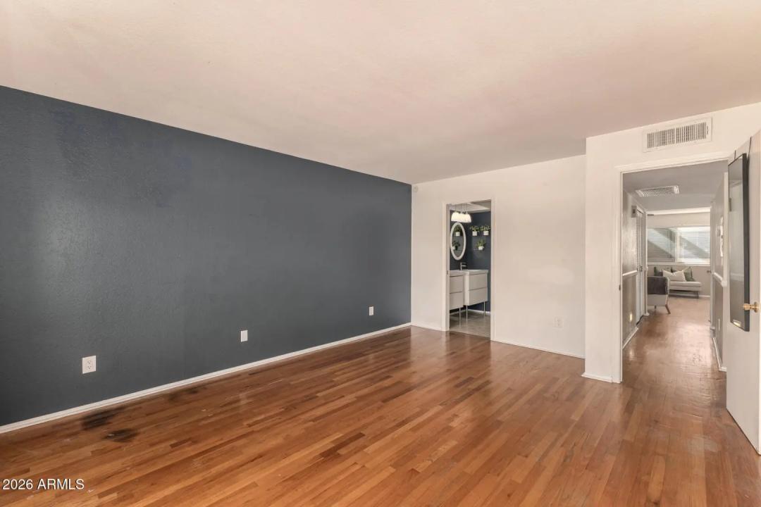 Real Estate Picture 11