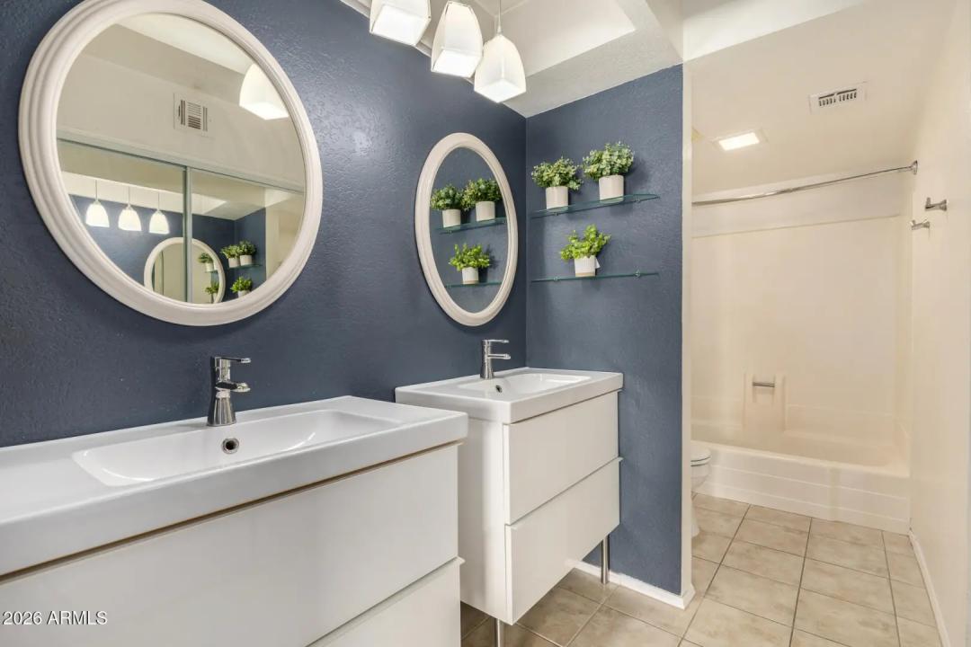 Real Estate Picture 12