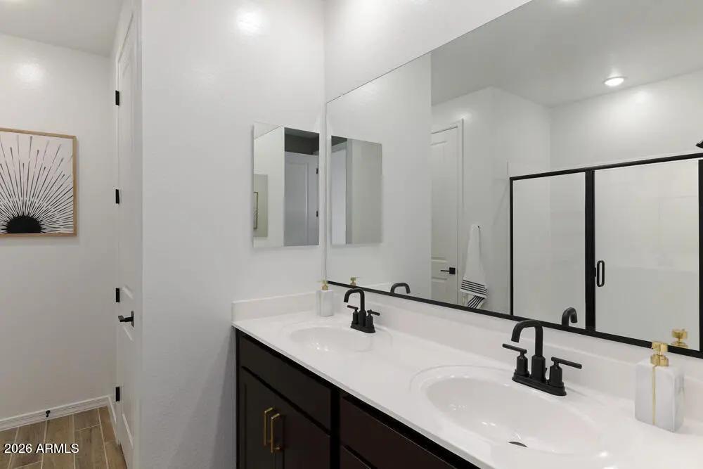 Real Estate Picture 7