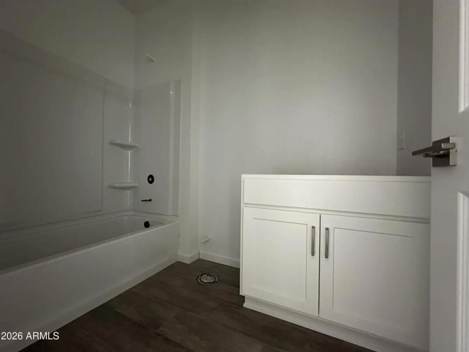 Real Estate Picture 5