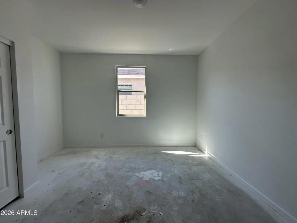 Real Estate Picture 7