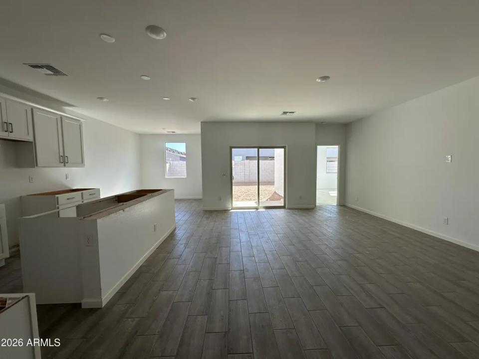 Real Estate Picture 8