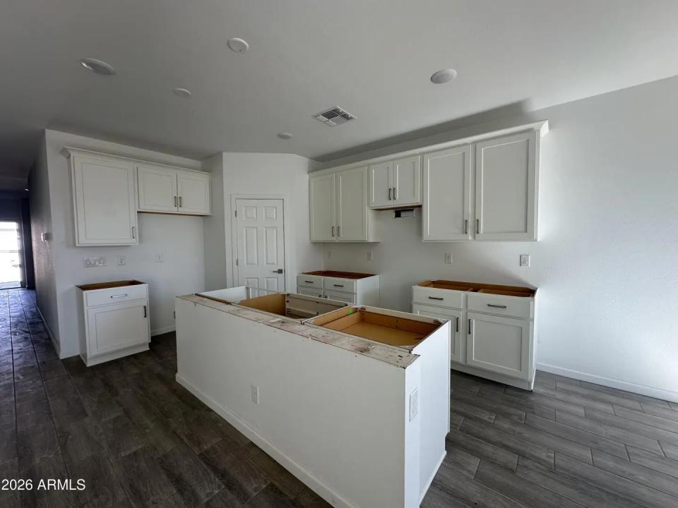 Real Estate Picture 10