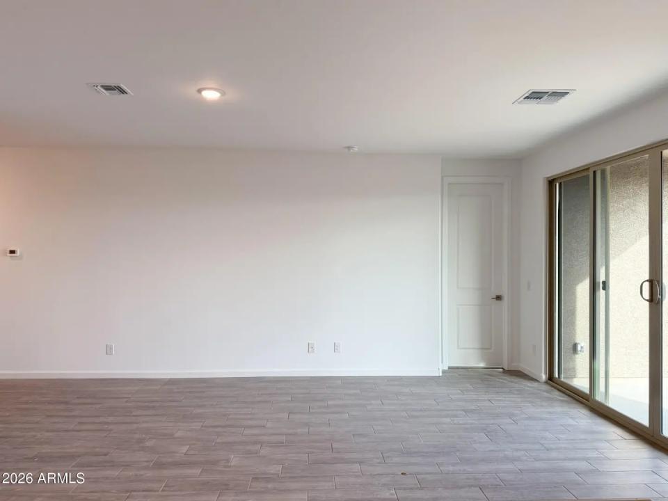 Real Estate Picture 4