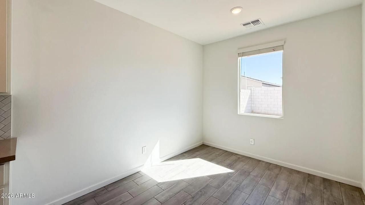 Real Estate Picture 10