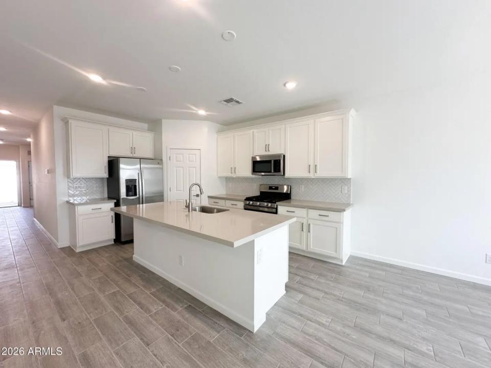 Real Estate Picture 3