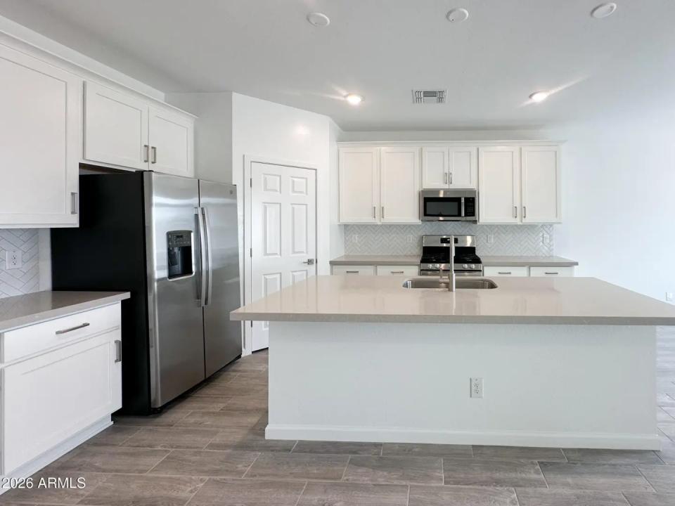 Real Estate Picture 4