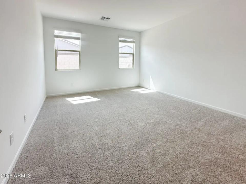 Real Estate Picture 7