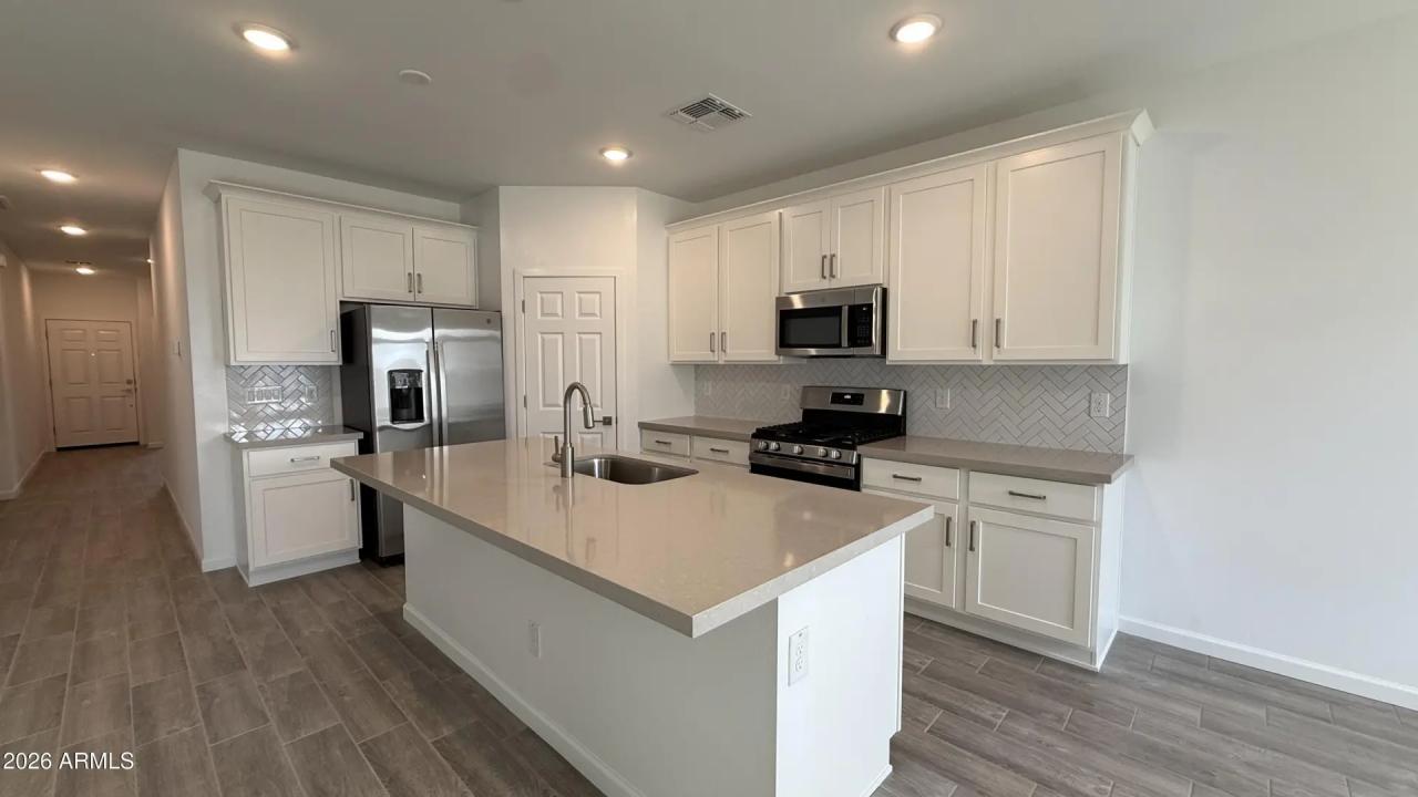 Real Estate Picture 3