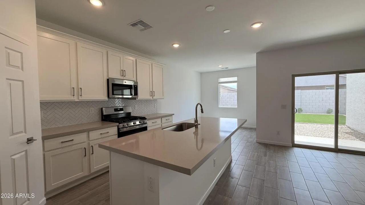 Real Estate Picture 4
