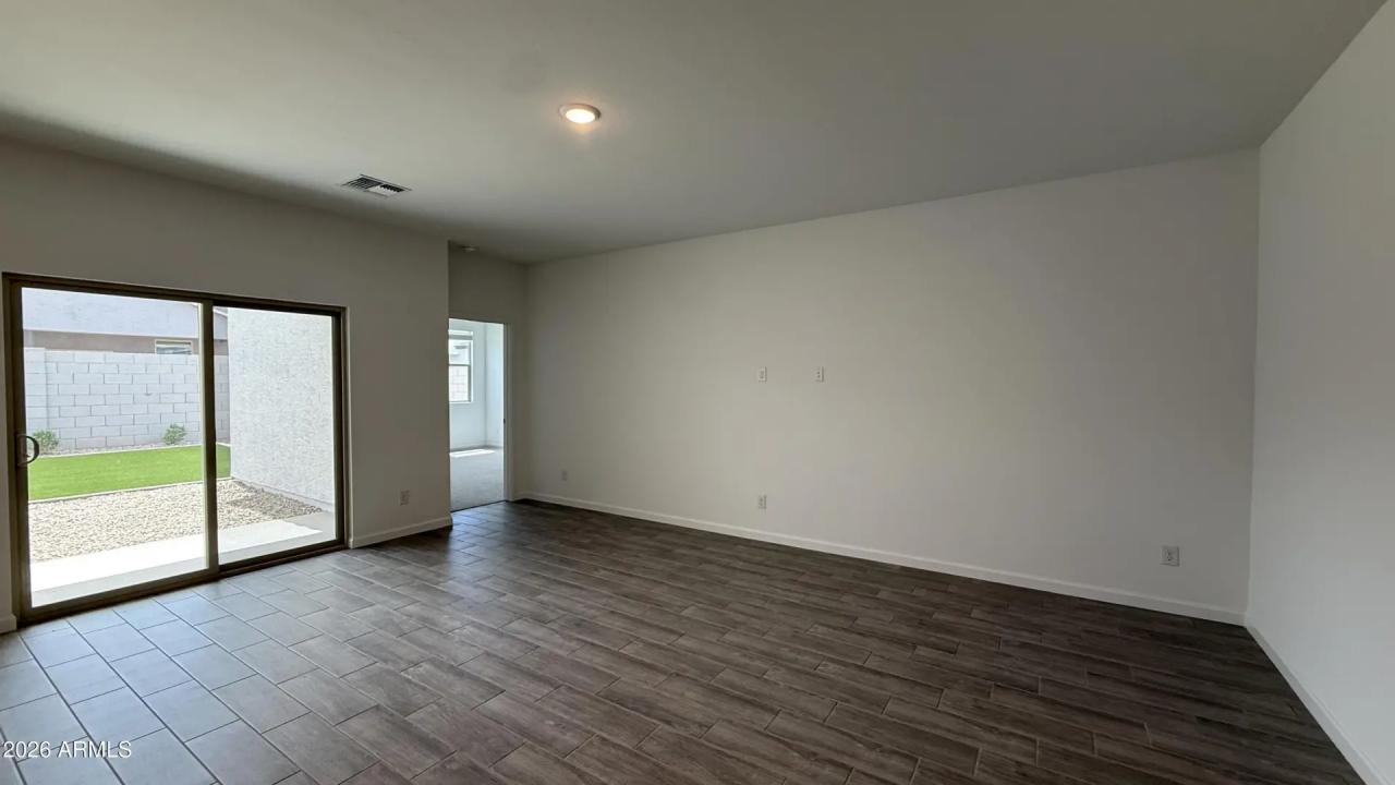 Real Estate Picture 5