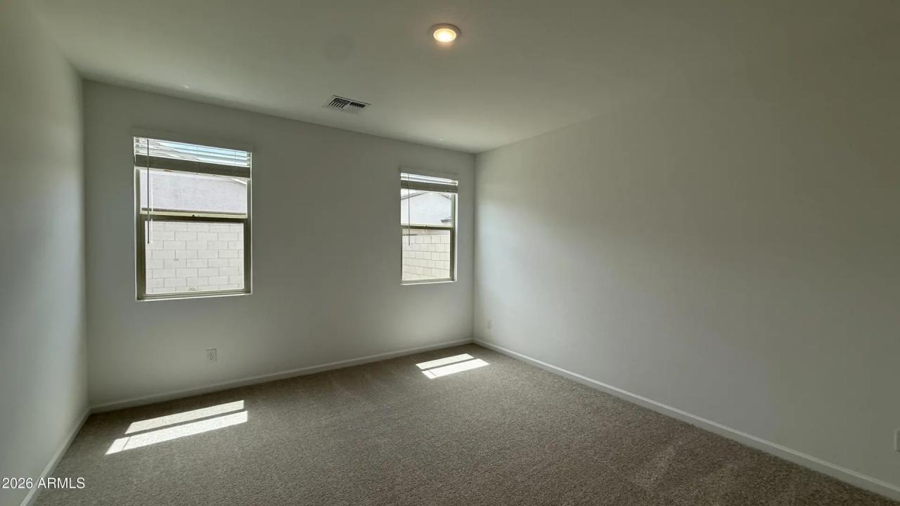 Real Estate Picture 7