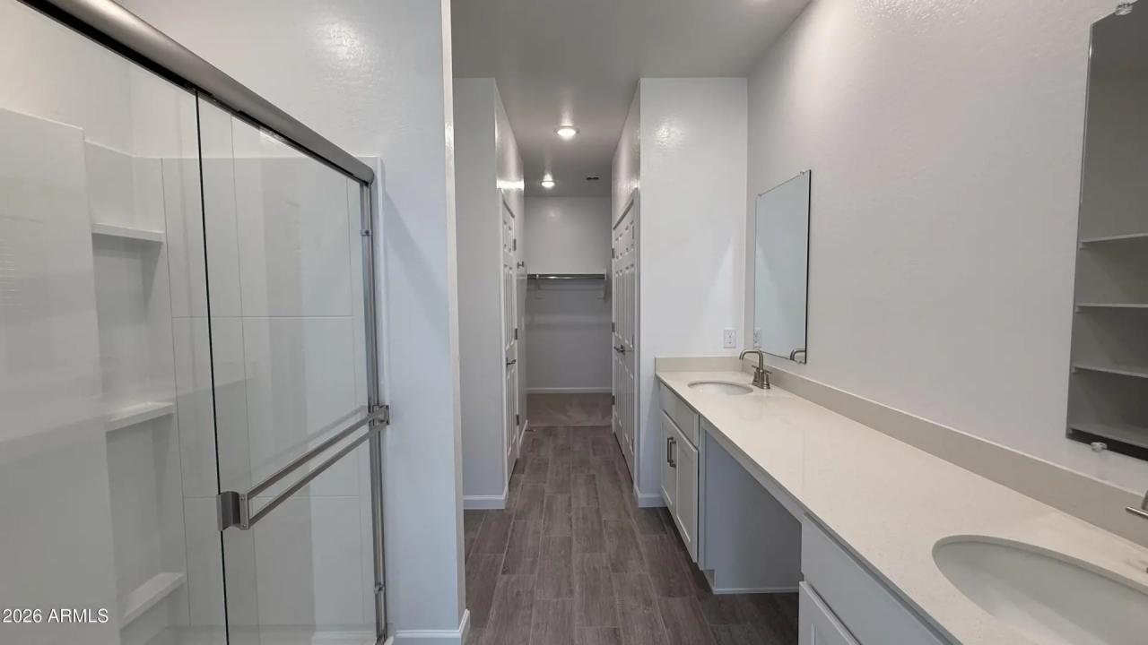 Real Estate Picture 8