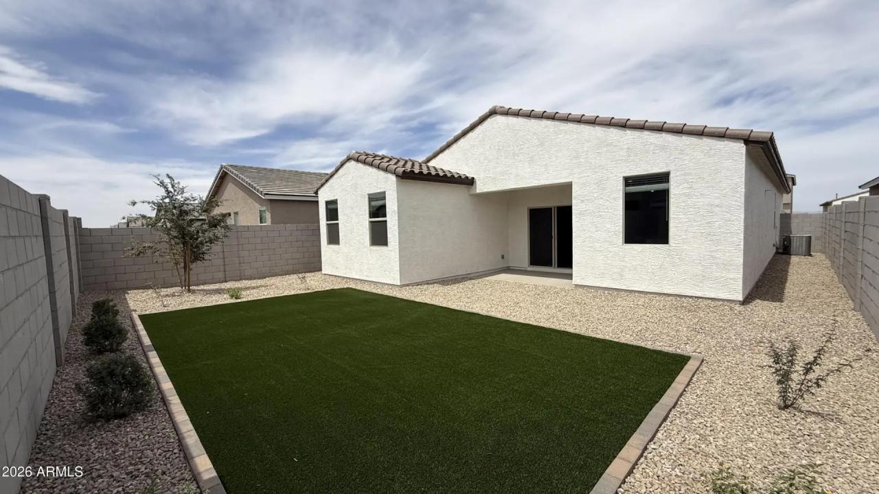Real Estate Picture 14