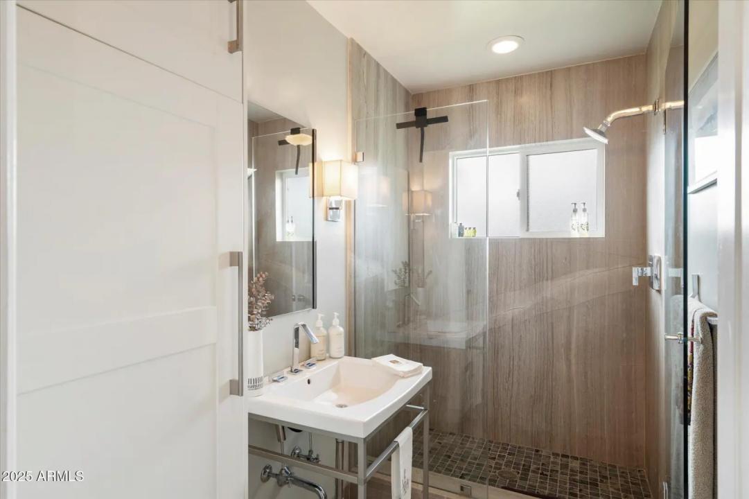 Real Estate Picture 14