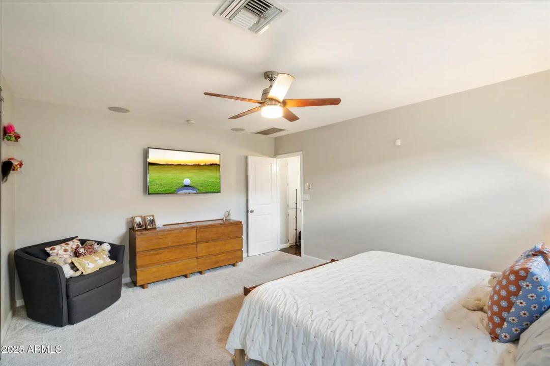 Real Estate Picture 16