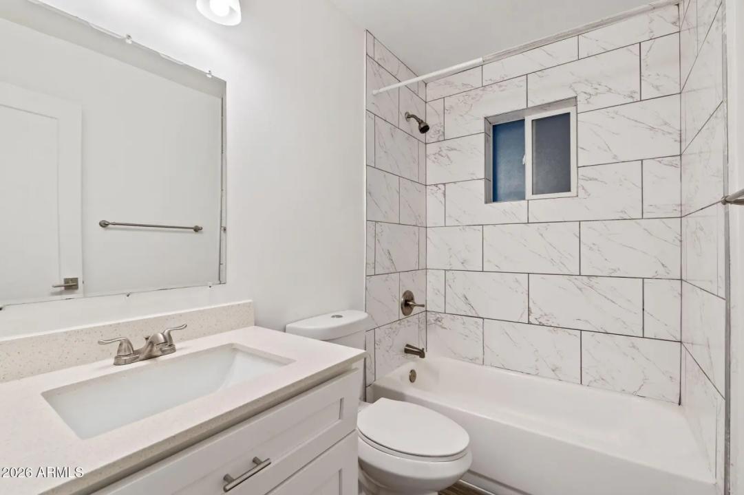 Real Estate Picture 12