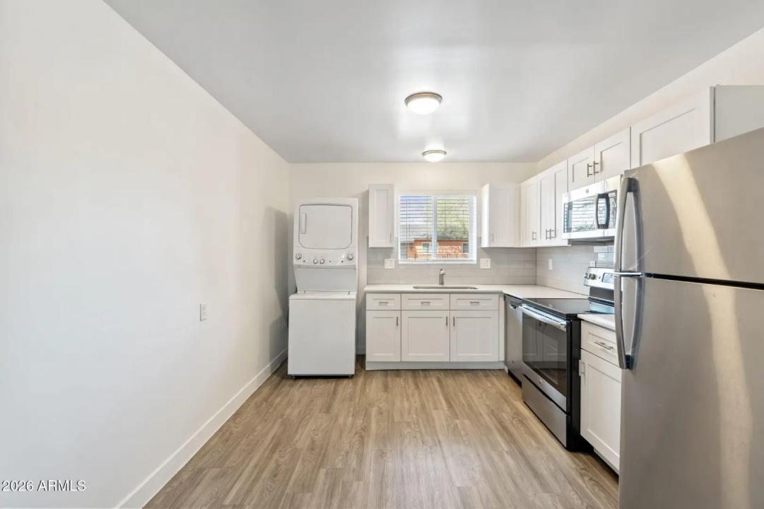 Real Estate Picture 8