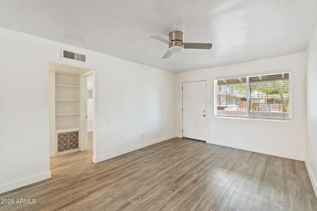 Real Estate Picture 11