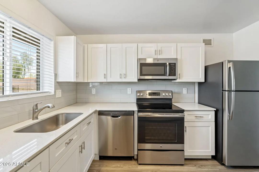 Real Estate Picture 7