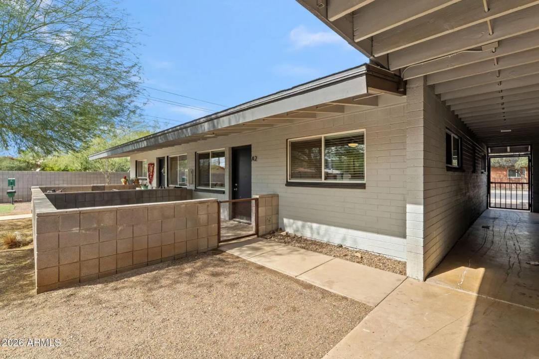 Real Estate Picture 3