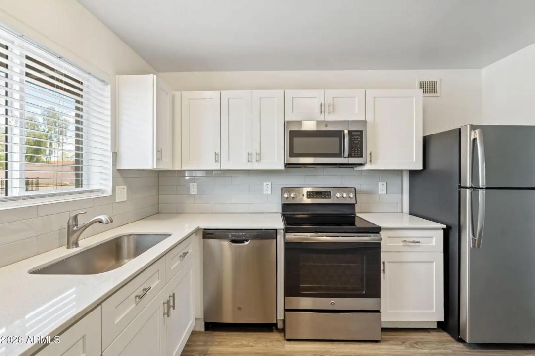 Real Estate Picture 7