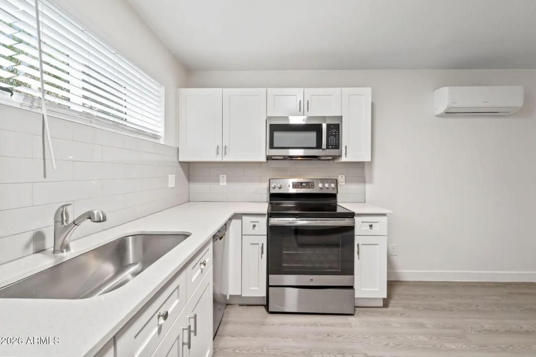 Real Estate Picture 8