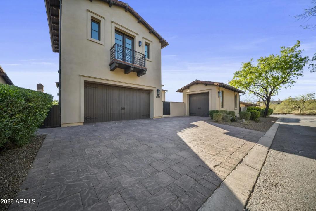 Real Estate Picture 14