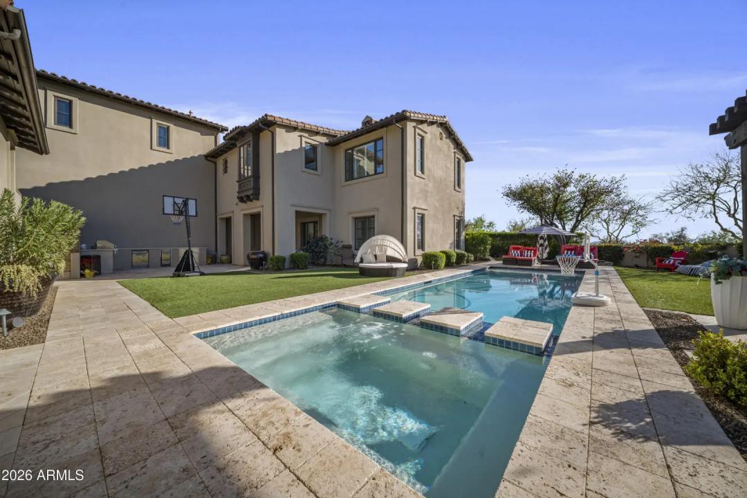 Real Estate Picture 4