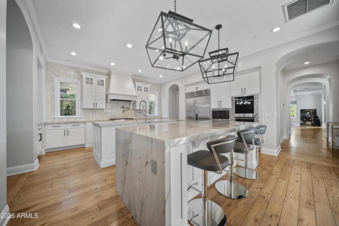 Real Estate Picture 16