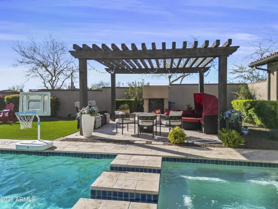 Real Estate Picture 6