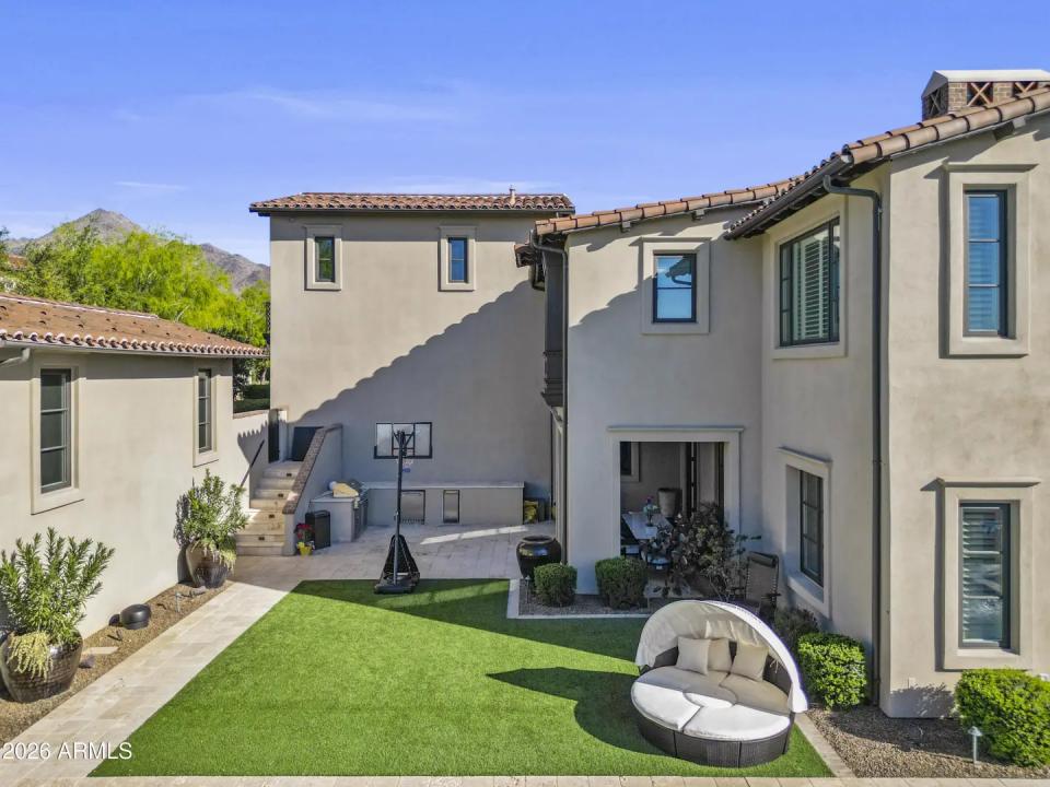 Real Estate Picture 11