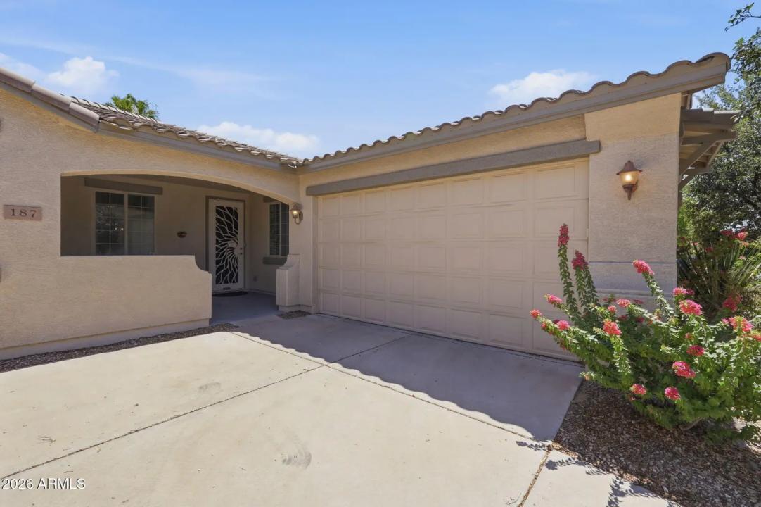 Real Estate Picture 4