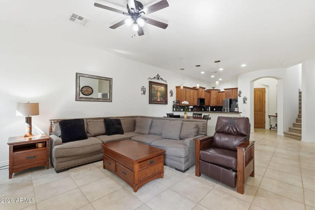 Real Estate Picture 4