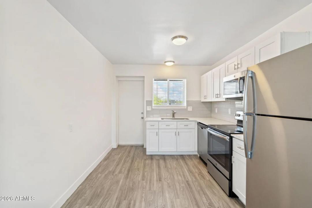 Real Estate Picture 8