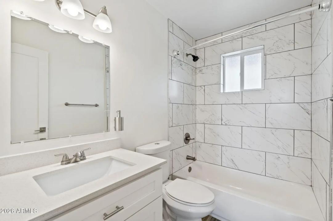 Real Estate Picture 18