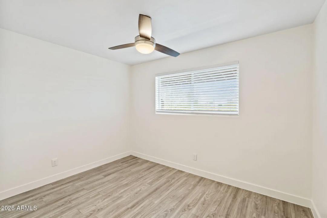 Real Estate Picture 12