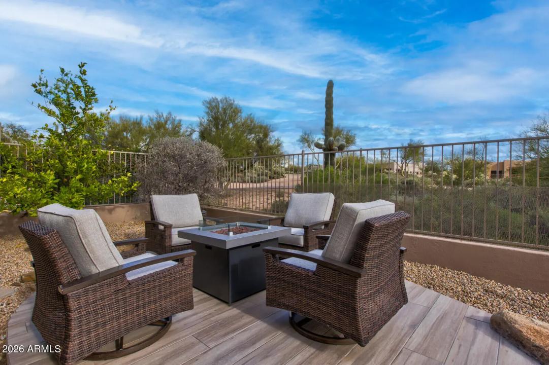 Real Estate Picture 4