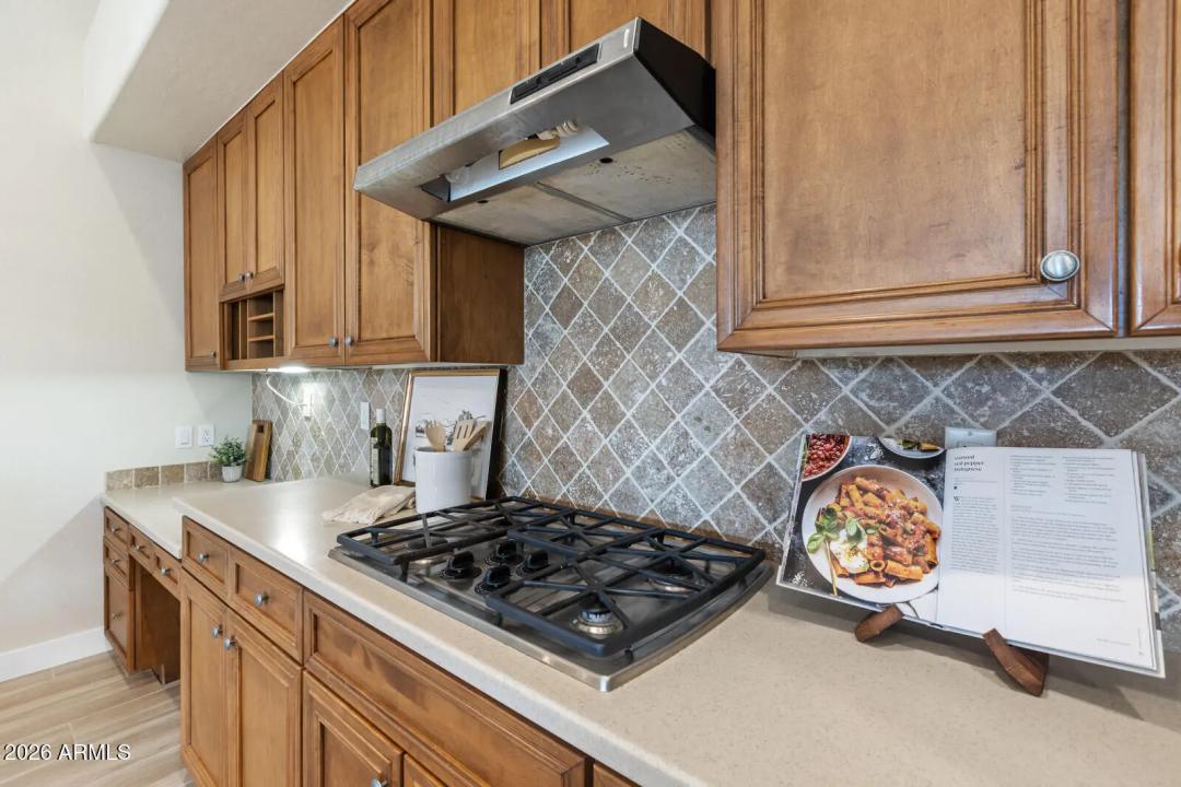 Real Estate Picture 12