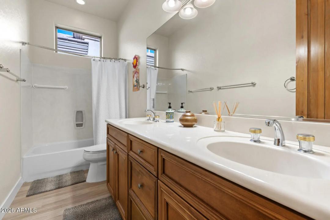 Real Estate Picture 14