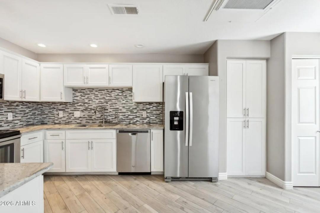 Real Estate Picture 6