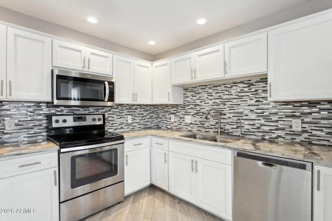 Real Estate Picture 8