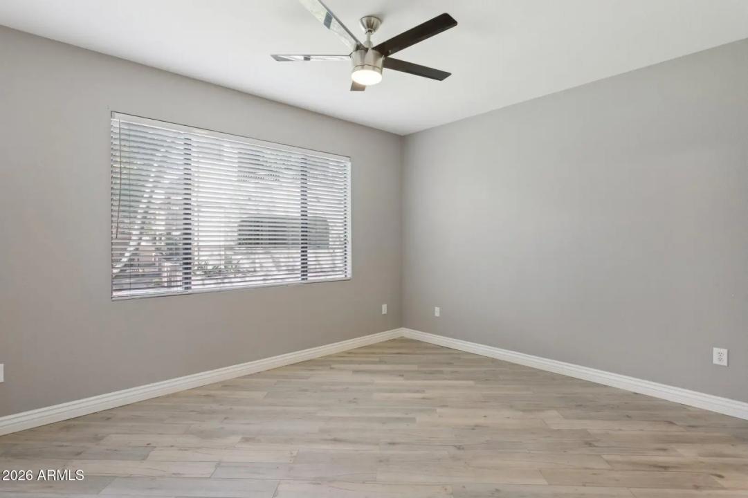 Real Estate Picture 11