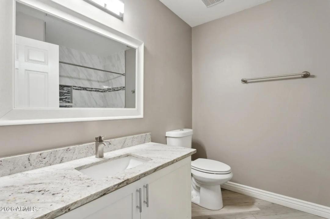 Real Estate Picture 18