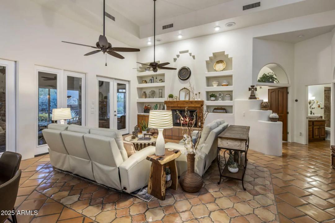 Real Estate Picture 18