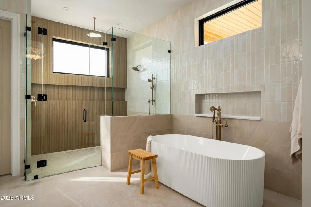 Real Estate Picture 14